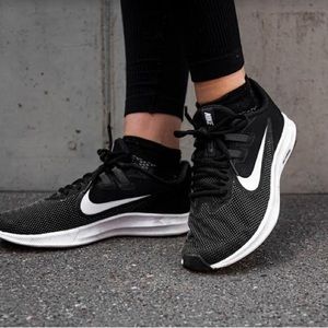 Nike downshifter sneakers sz9